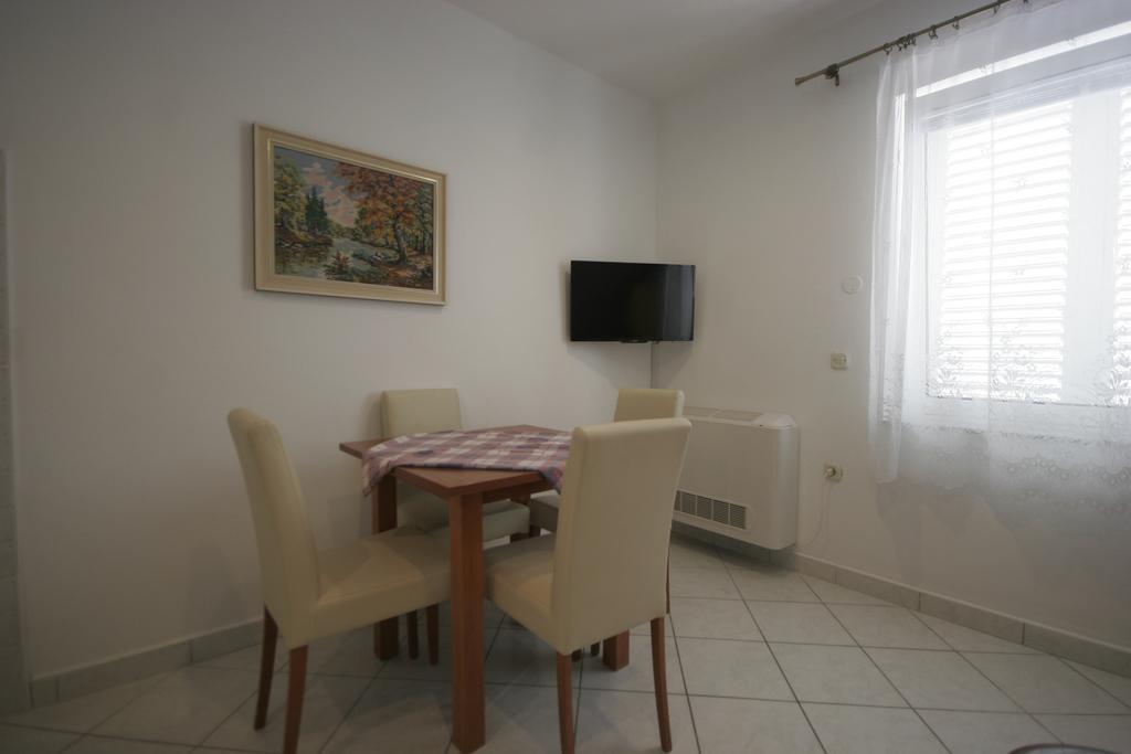 Apartments Irena Krk Крк Экстерьер фото